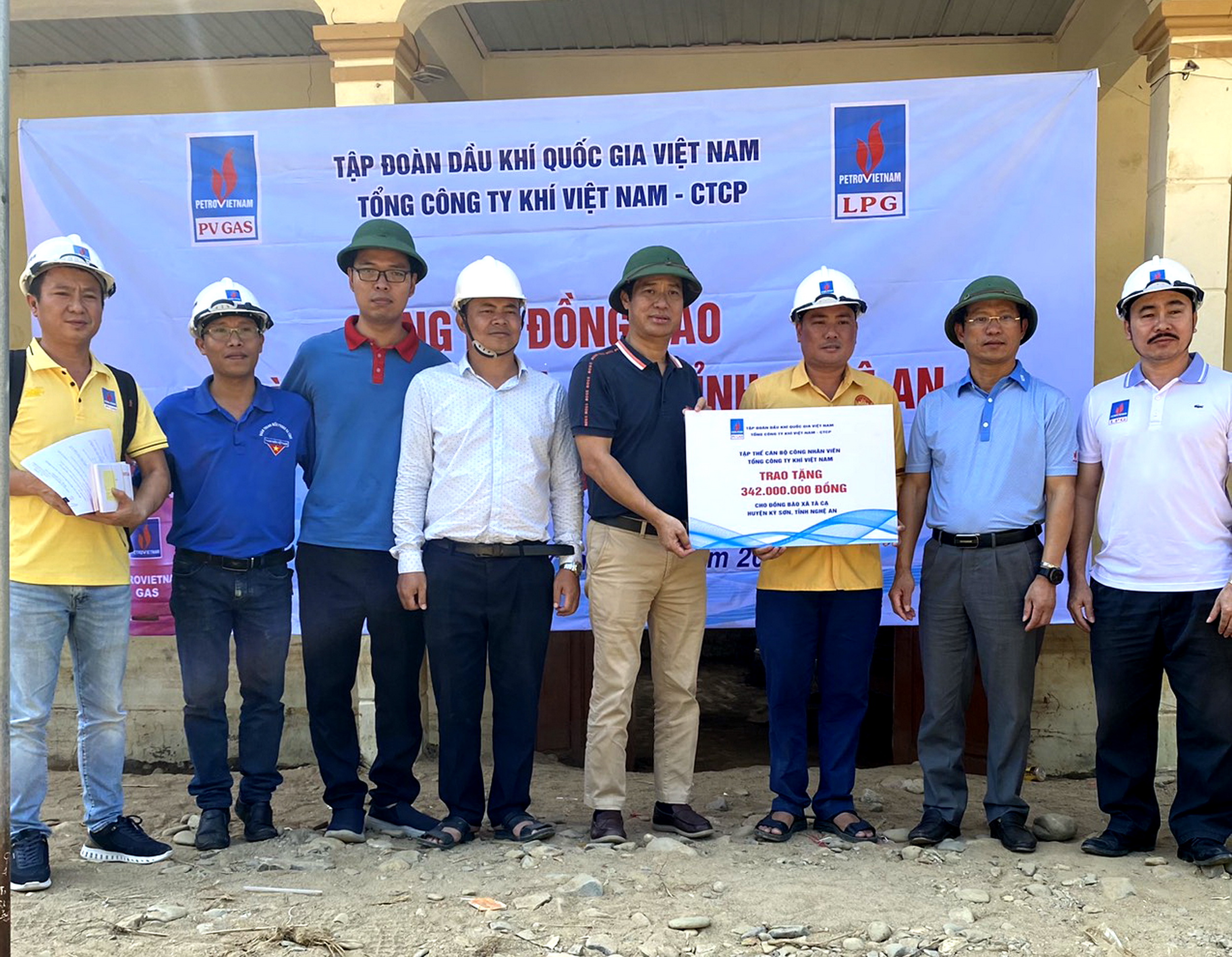 PV GAS donates more than VND300 million to the beloved Central region