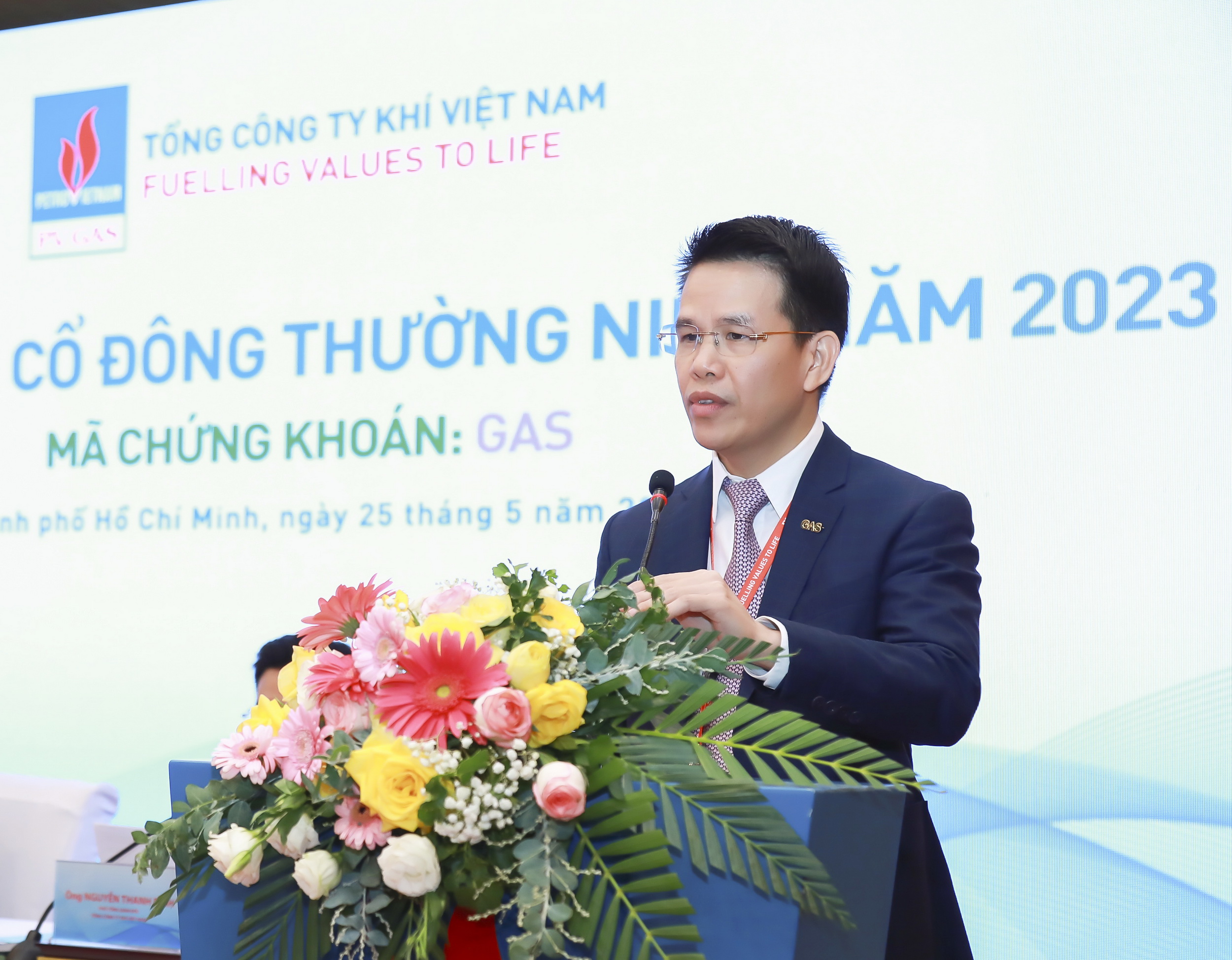 Ông Phạm Văn Phong – Tổng giám đốc PV GAS báo cáo kế hoạch phát triển 2023, khẳng định quyết tâm và nỗ lực phát triển doanh nghiệp tiên phong ngành công nghiệp khí